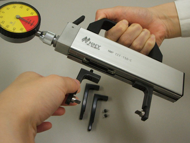 松開螺絲并取下短臂 松開螺絲并取下短臂