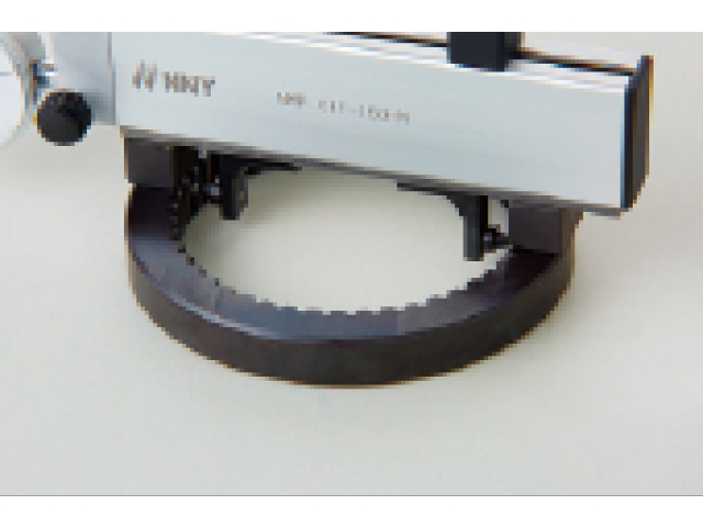 測量內花鍵的 BBD 尺寸。 測量內花鍵的 BBD 尺寸。